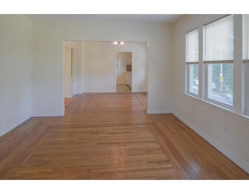 Building Photo - 410 Loring Ave