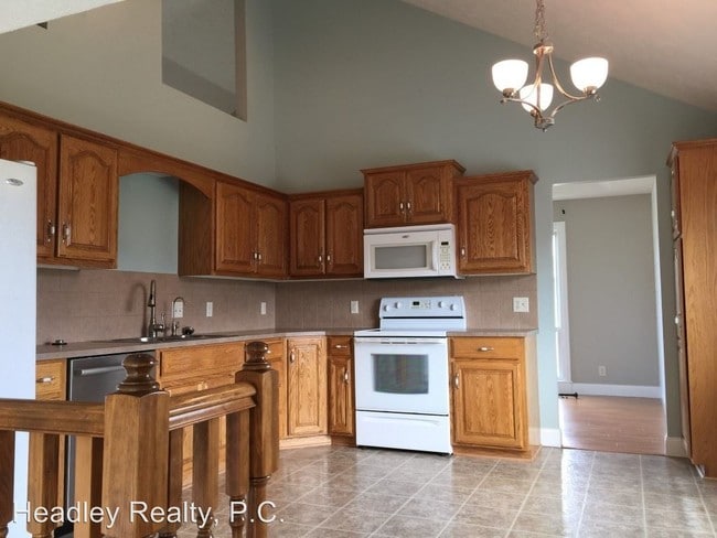 Building Photo - 3 br, 2.5 bath House - 4601 Brook St