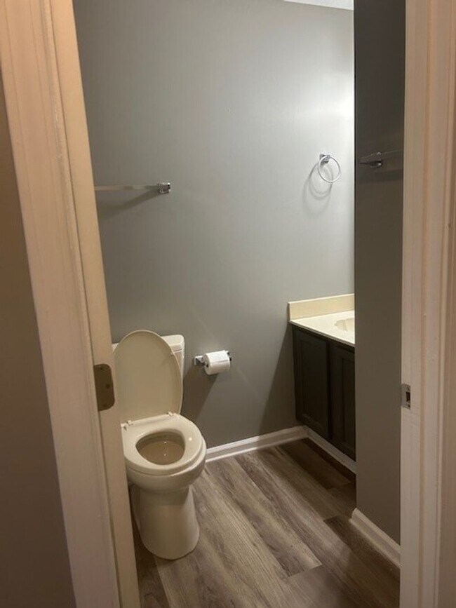 Building Photo - Rivergate Townhome Available Now
