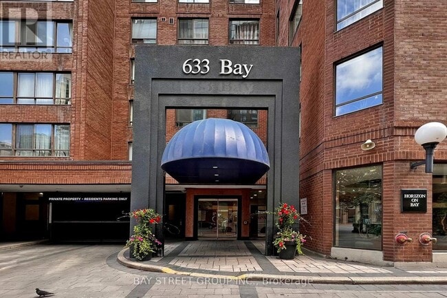 Photo du bâtiment - 633-633 Bay St.