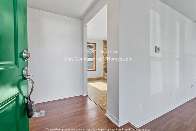 Building Photo - Desirable & Beautiful Hillsboro Single Fam...