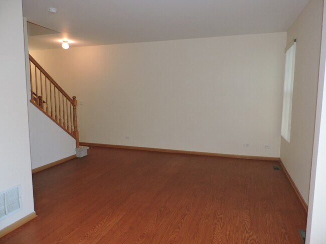 Building Photo - 623 Waterview Ct