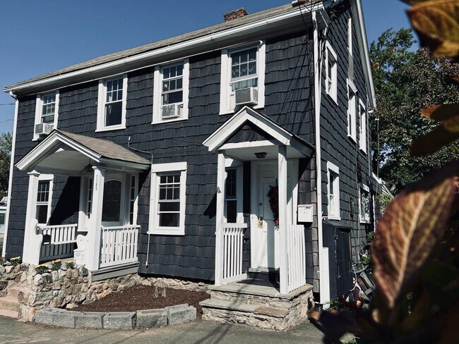 Building Photo - 1185 E Putnam Ave