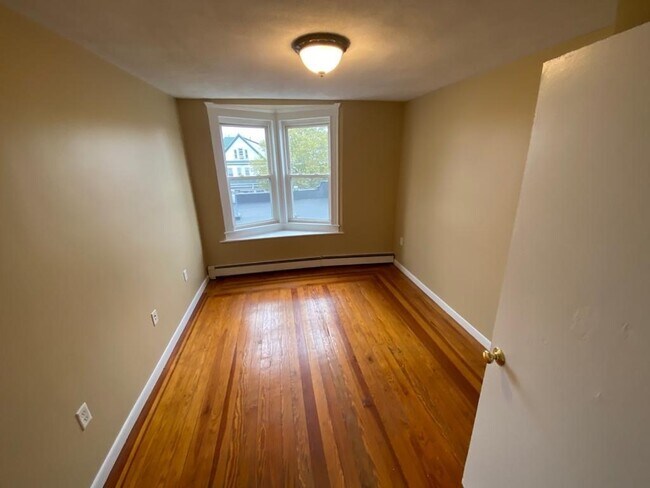 Building Photo - 5 Lowden Ave