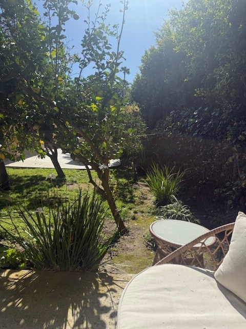 Building Photo - 363 S Beverly Glen Blvd