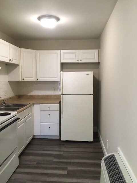 Kitchen - 1419 E Market St