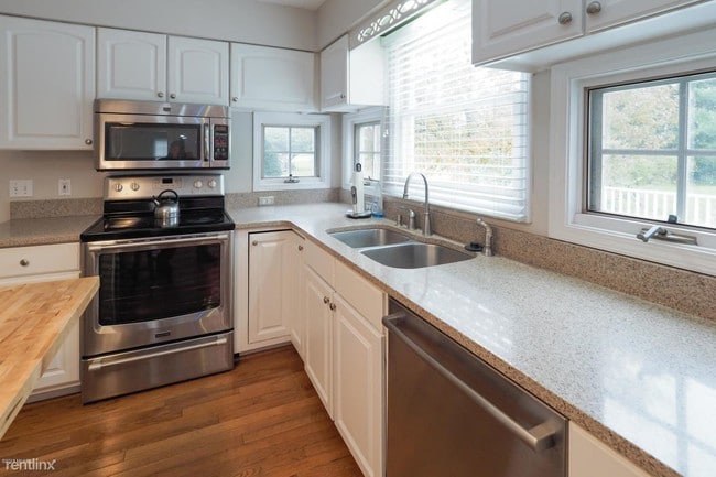 Building Photo - 4 br, 3.5 bath House - 7572 Dunross Dr