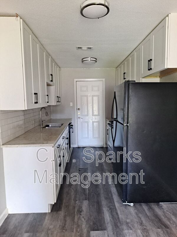 Building Photo - 815 Bluebird Dr