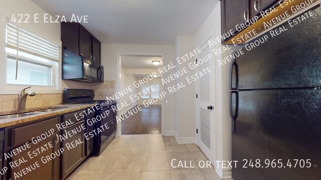 Foto del edificio - 422 E Elza Ave - Nicely Updated Hazel Park...