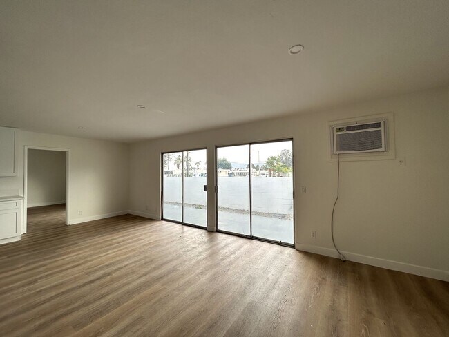 Building Photo - AVAILABLE NOW! NEWLY RENOVATED 1 Bedroom 1...