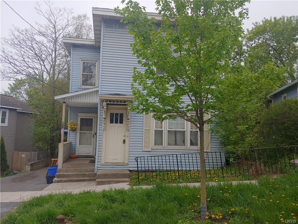 Primary Photo - 211 Oak St