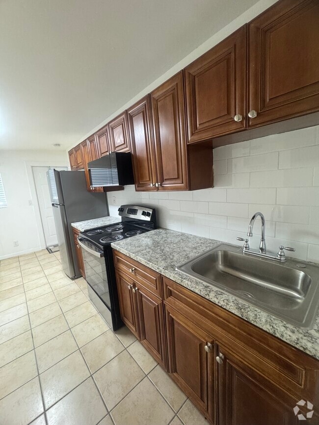 Building Photo - 33 E 27th St