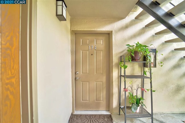 Entrance - 2083 Ascot Dr