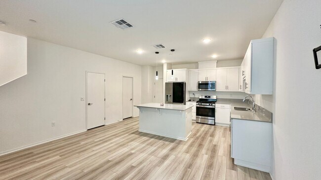 Foto del edificio - Beautiful, Newer Construction Home in Desi...