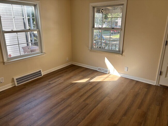 Foto del edificio - 4457 1st St