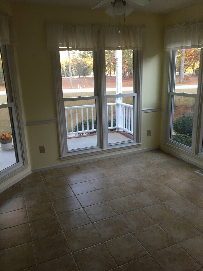 Building Photo - Sunny and Cheerful Unfurnished Energy Efficient Fairfield Harbour 3BR/2BA