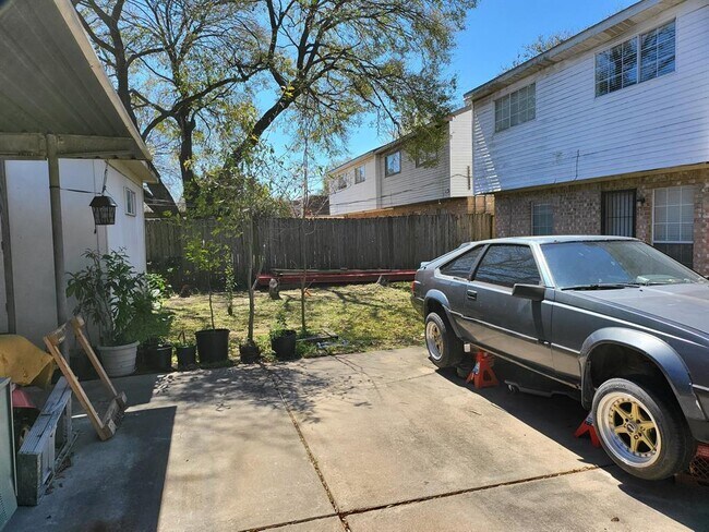 Building Photo - 5510 Deep Forest Dr