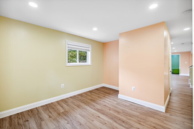 Building Photo - 7837 Cayuga Ave