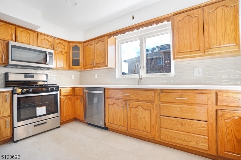 Primary Photo - 174 6th St
