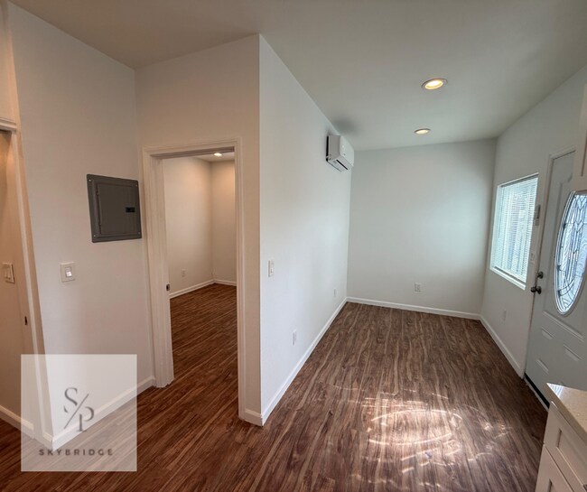 Foto del edificio - 9718 Paramount Blvd
