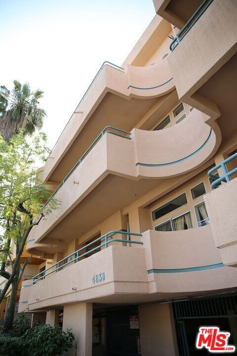 Foto del edificio - 4830 Elmwood Ave