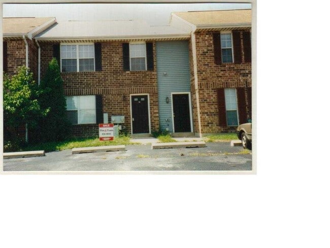 Building Photo - 6 Pell St