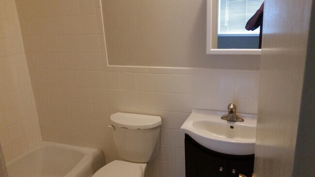 Foto del edificio - 825 Oakcrest St