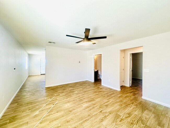 Building Photo - 22nd340