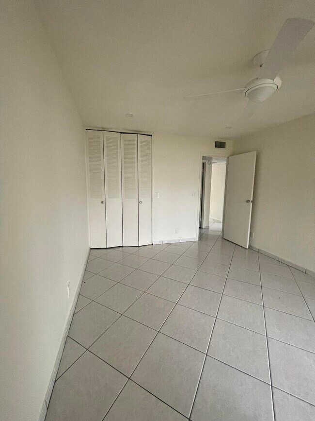 Building Photo - 64 Valencia C