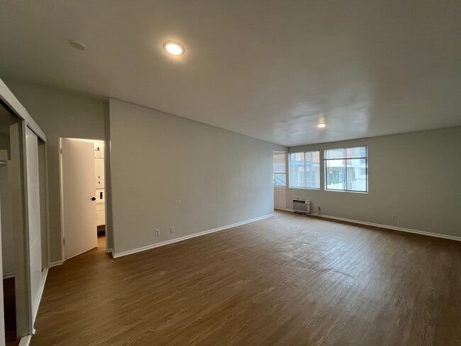 Interior Photo - 1253 Havenhurst Drive