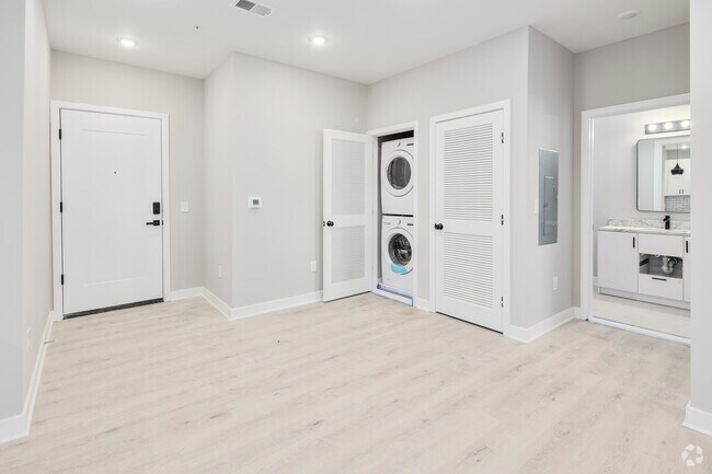 2BR, 2BA - 850SF - Living Room - 313 Kennedy St NW
