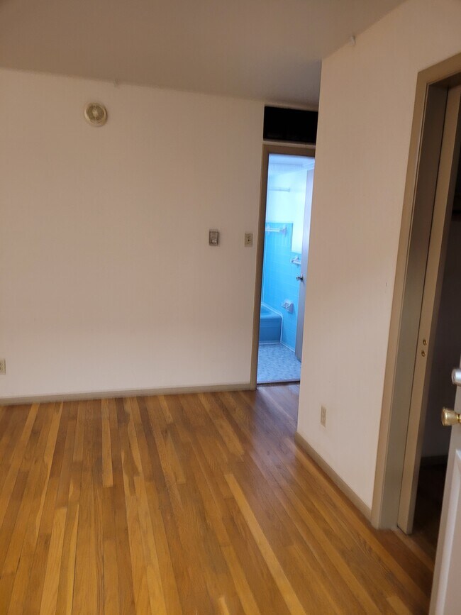 Foto del edificio - 3516 Russell Blvd