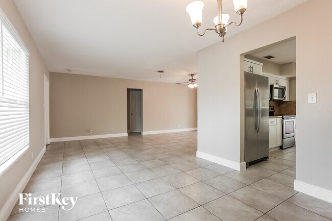 Foto del edificio - 2720 SW 18th St