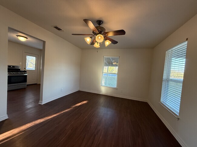 Foto del edificio - 7665 Dahlen St