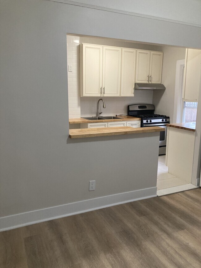 Foto del edificio - 1448 E 23rd St