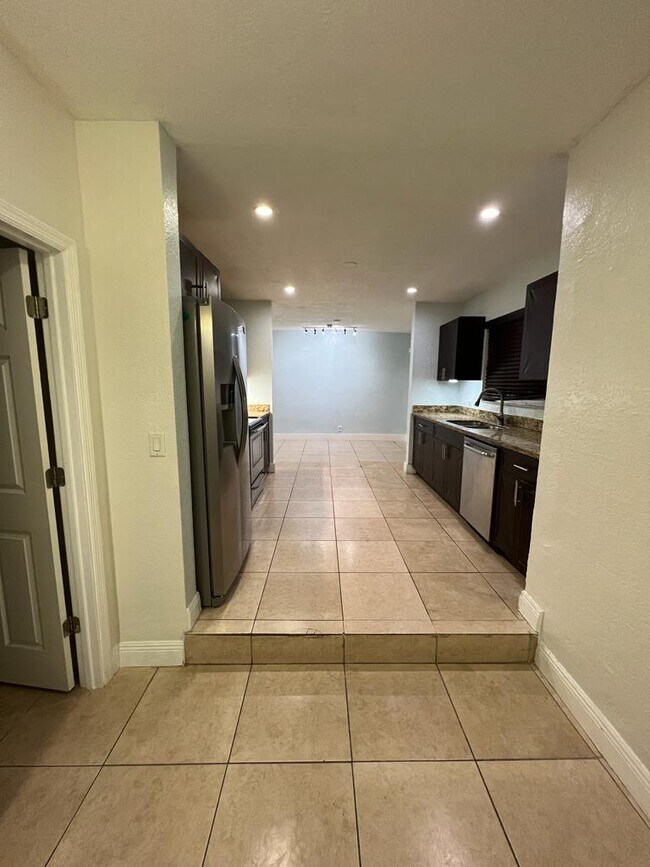 Foto del edificio - 6870 SW 5th Ct