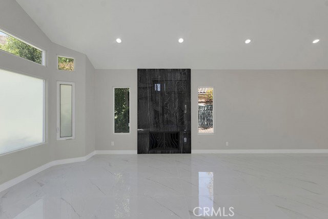 Foto del edificio - 12955 Louise Ave