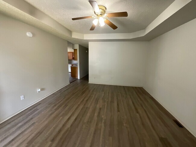 Foto del edificio - Gorgeous 3 bedroom House in JoMo with a deck!!