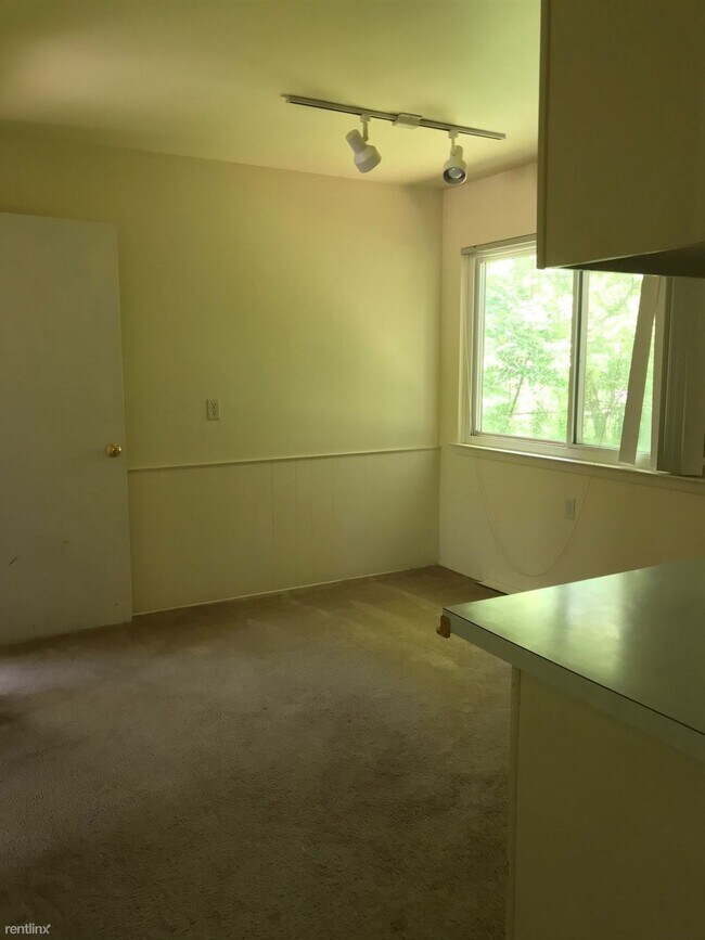 Building Photo - 3 br, 1 bath House - 321 Cloverdale St 321...