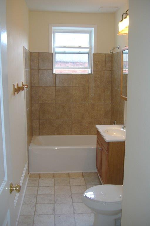 Bath - 72 3rd St NW
