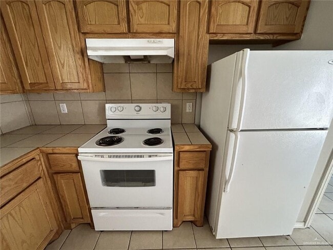 Building Photo - 14 W Daffodil Ave