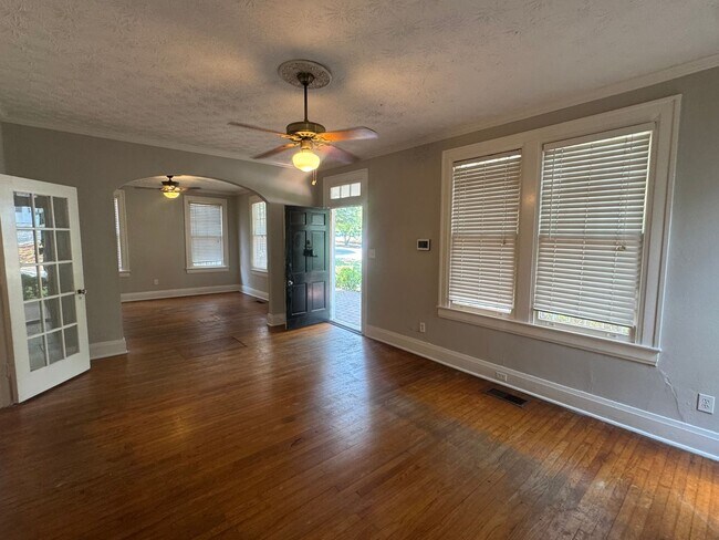 Foto del edificio - Four Bedrooms in The Garden District
