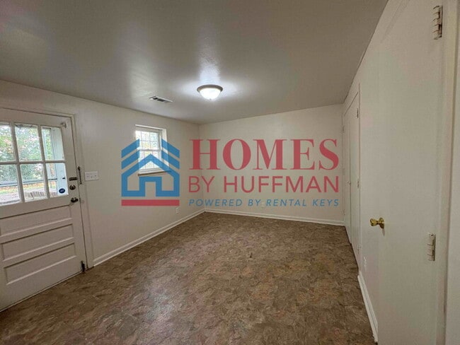 Building Photo - Three Bedroom Townhome | Now Available