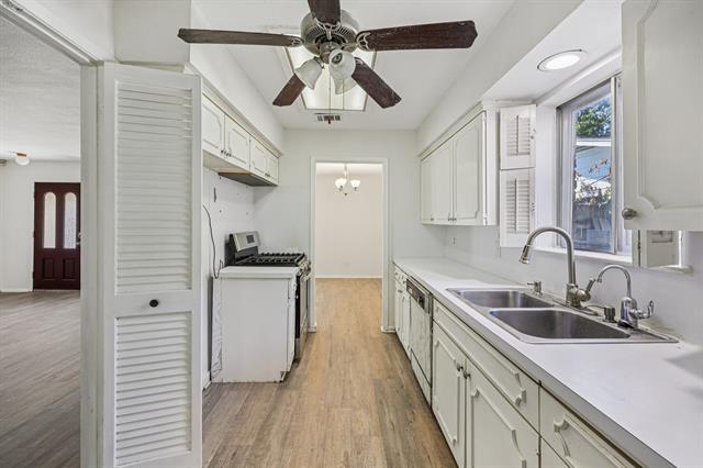 Building Photo - 4720 South Dr W