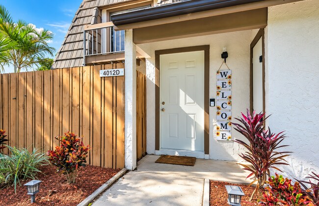 Building Photo - 4012 Palm Bay Cir