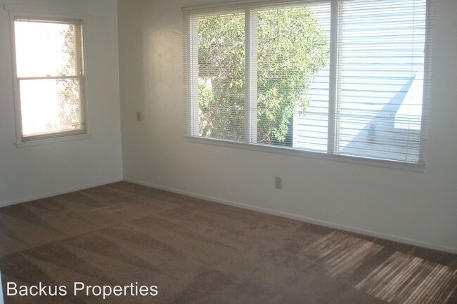 Building Photo - 529 Laine St