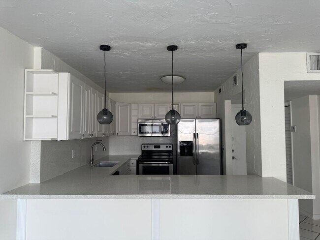 Building Photo - 1801 S Ocean Dr