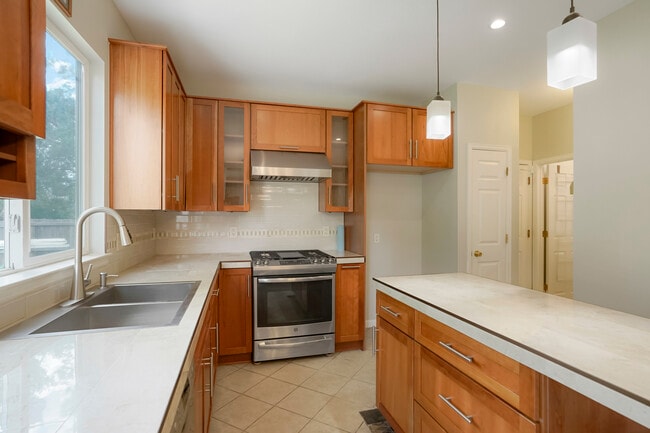 Foto del edificio - 3314 S Newcombe St