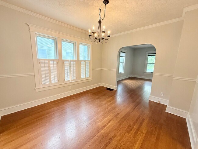 Foto del edificio - Spacious 3-Bedroom Home with Modern Comfor...