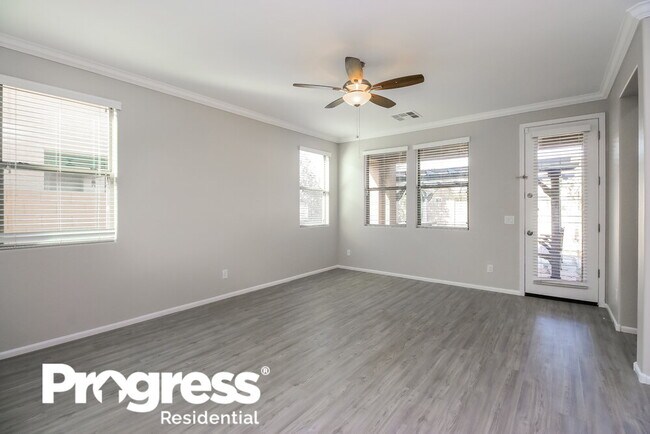 Building Photo - 906 E Doral Ct